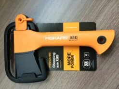 Fiskars Kloofbijl X5 Met Beschermhoes 23 Cm -Haxo Winkel fiskars bijl x51