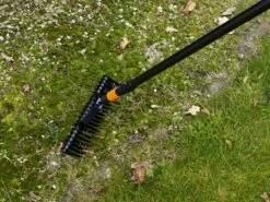 Fiskars Verticuteerhark Quikfit 3 Fiskars Verticuteerhark Quikfit -Haxo Winkel fiskars verticuteerhark 1