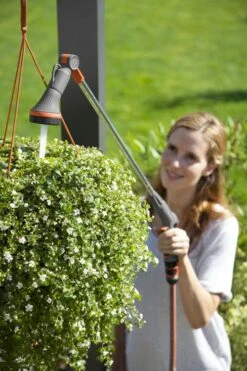 Gardena Broes + Verlengstuk Comfort Met Sproeinevel -Haxo Winkel gardena broes sproeinevel2